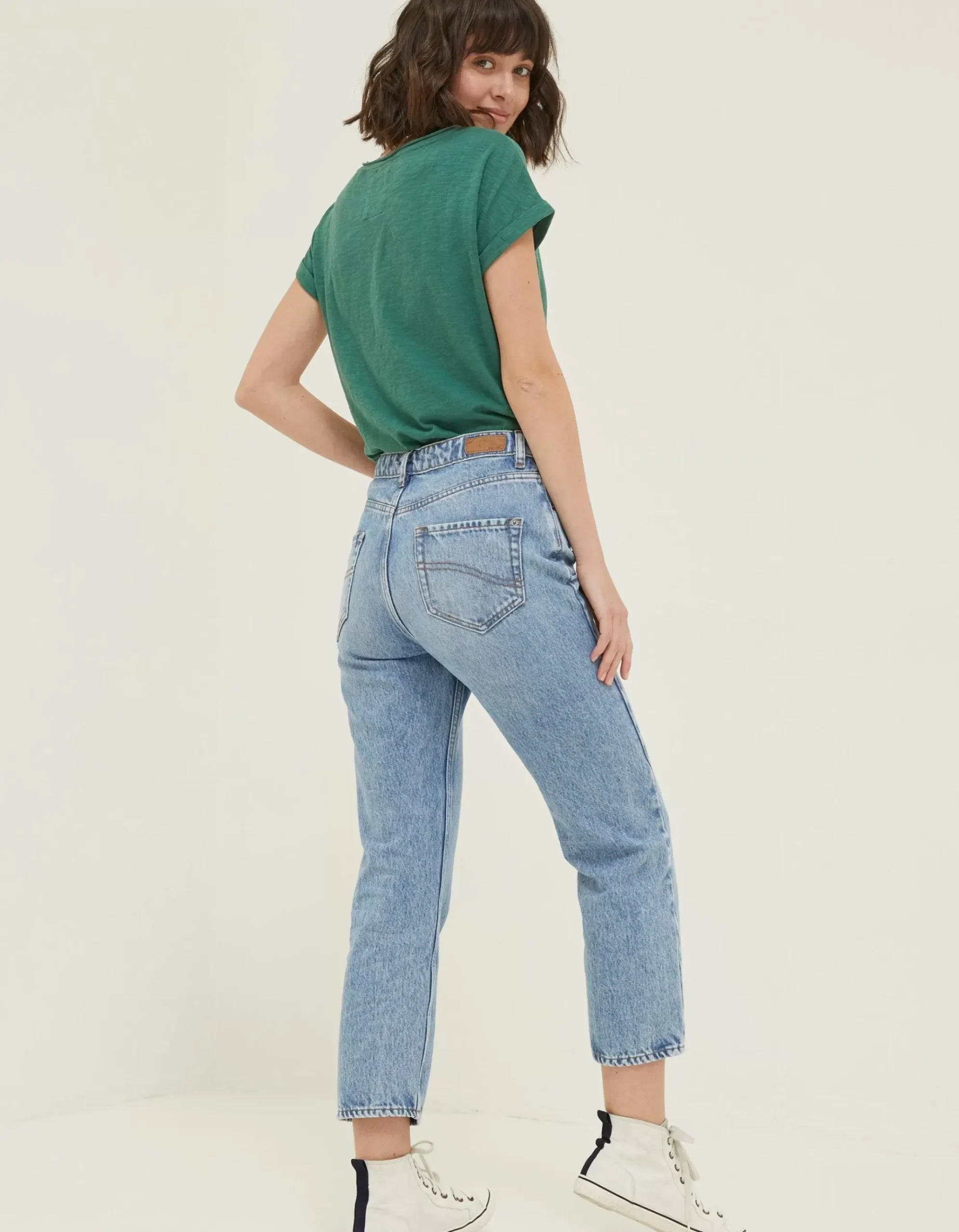 Sutton Straight Cropped Jeans